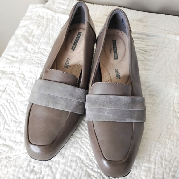 Clarks Leather Loafers Size 8.5 Juliet Rose Neutral Velvet Band Low Heel Preppy - Picture 3 of 9